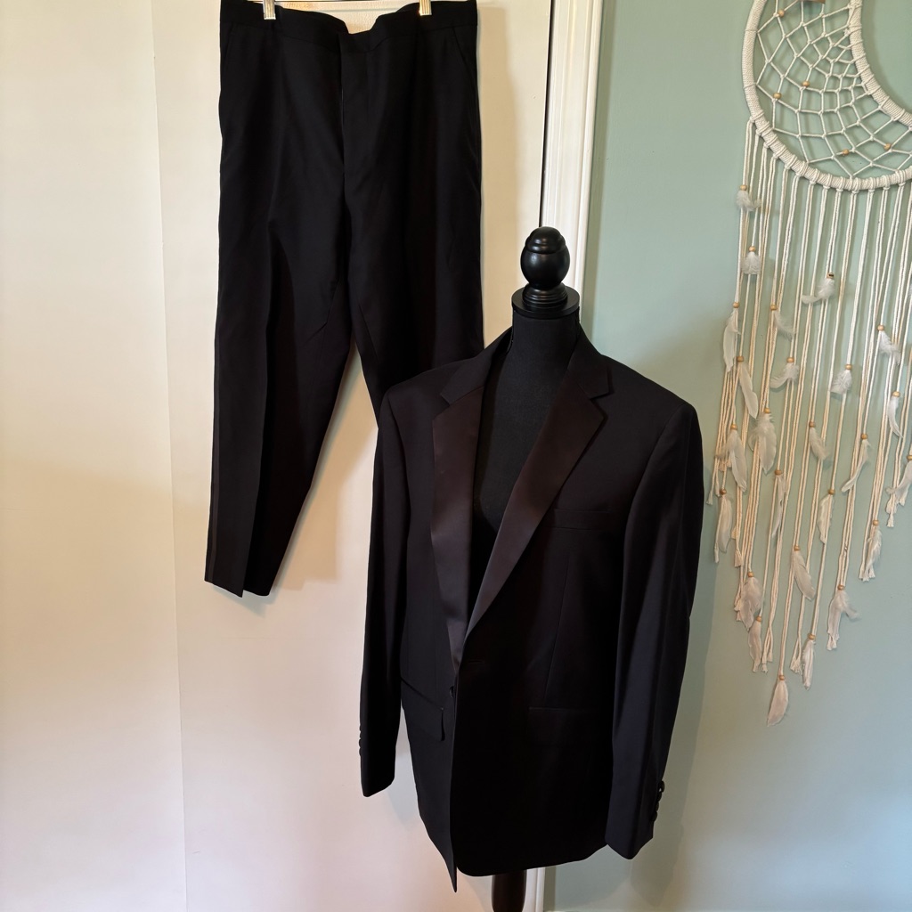 Jos. A. Bank Men’s Black Classic Suit